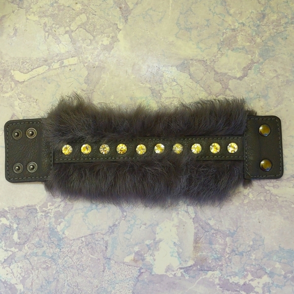Vintage grey rabbit fur and leather bracelet - Picture 1 of 5